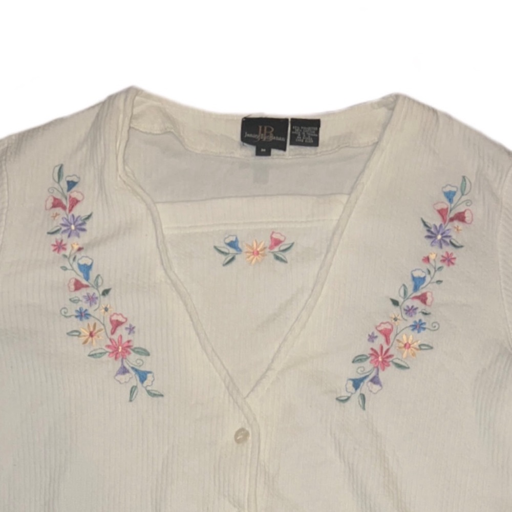 Vintage ribbed white flower embroidered shirt